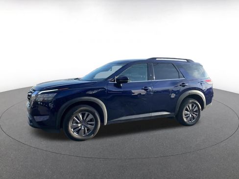 Used 2025 Nissan Pathfinder SV image 8