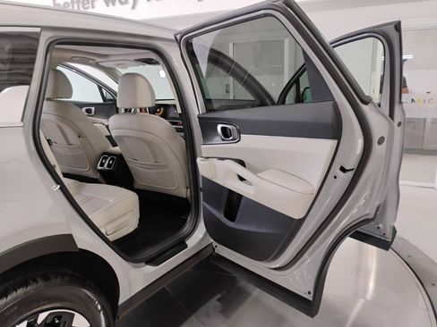 Used 2025 Kia Sorento S w/ Panoramic Sunroof Package FWD image 44