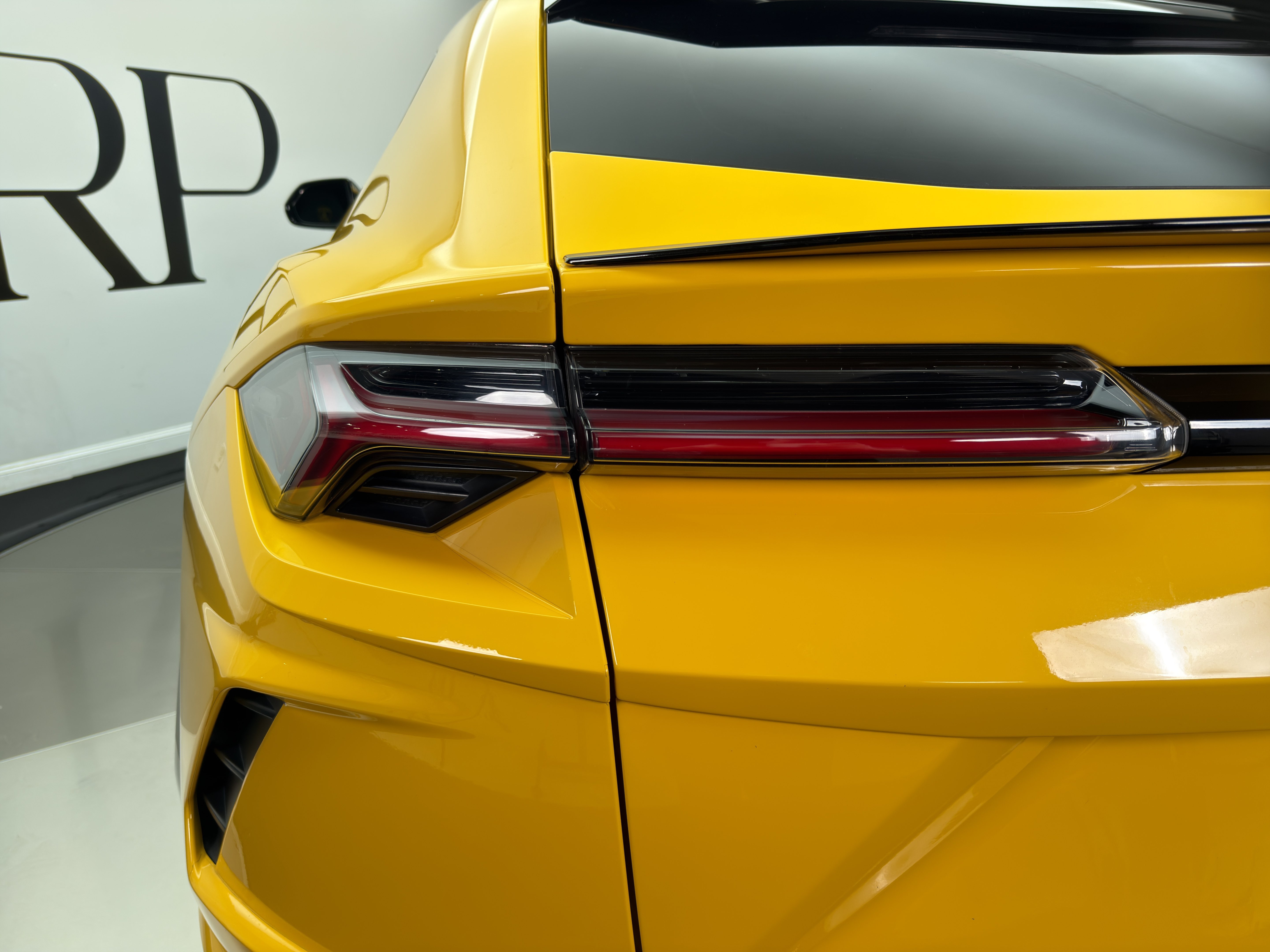 Used 2021 Lamborghini Urus AWD/4WD image 12