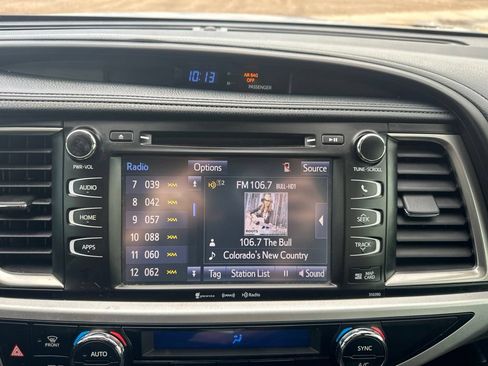 Used 2019 Toyota Highlander SE AWD/4WD image 3