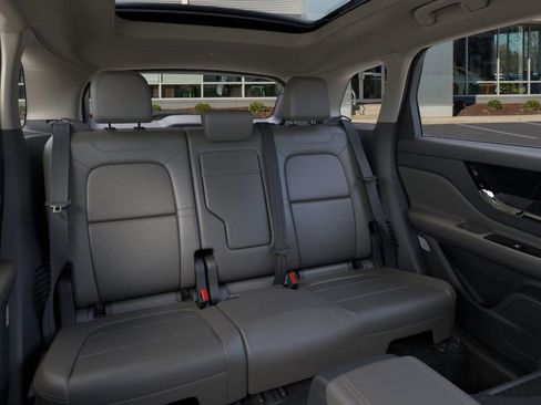 Used 2025 Lincoln Corsair Premiere w/ Equipment Group 101A image 11