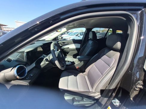 Used 2025 Chevrolet Trax LT image 12