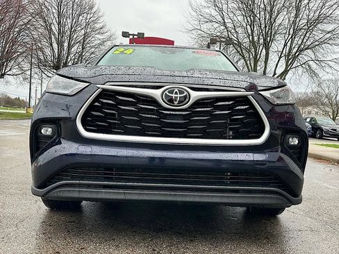 Certified 2024 Toyota Highlander XLE image 9