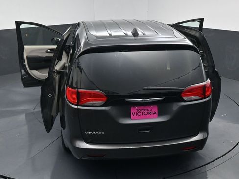 Used 2022 Chrysler Voyager LX image 23