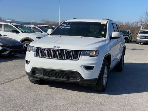 Used 2020 Jeep Grand Cherokee Laredo image 3