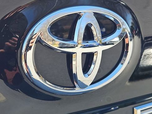 Used 2021 Toyota Camry XLE FWD image 29