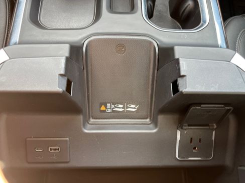 Used 2022 GMC Sierra 1500 SLT image 18