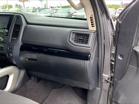 Used 2023 Nissan Titan SV w/ SV Convenience Package AWD/4WD image 18