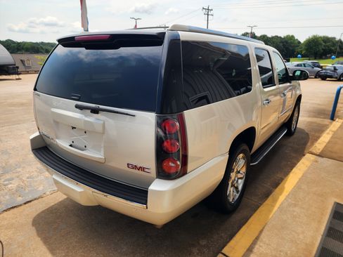 Used 2013 GMC Yukon XL Denali AWD/4WD image 4