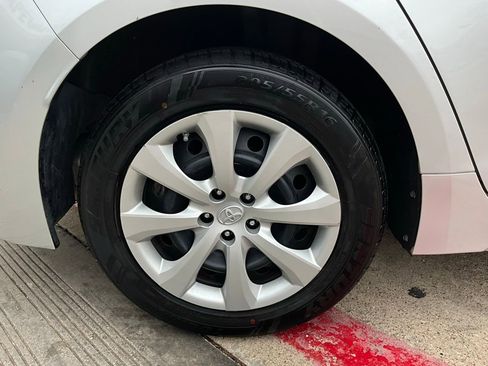 Used 2022 Toyota Corolla LE image 7