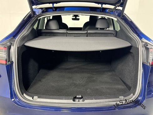 Used 2022 Tesla Model Y Long Range image 32