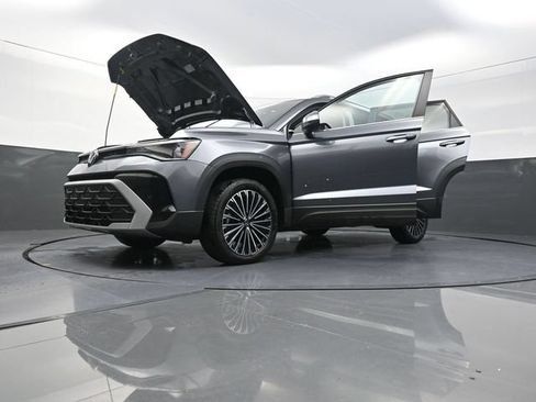 Used 2026 Volkswagen Taos SE FWD image 40