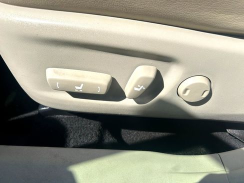 Used 2015 Toyota Prius V Five image 10