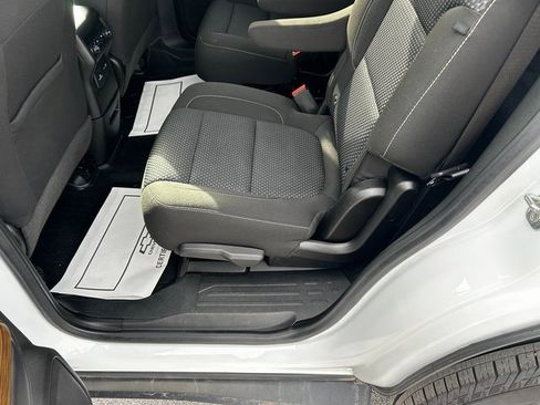 Used 2021 GMC Acadia SLE image 37