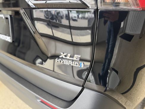 Used 2021 Toyota RAV4 XLE w/ Convenience Package AWD/4WD image 39