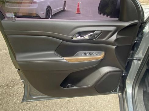 Used 2022 GMC Acadia SLE FWD image 13