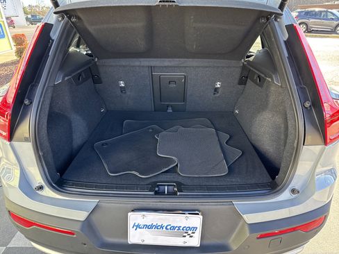 Used 2025 Volvo XC40 B5 Core image 33