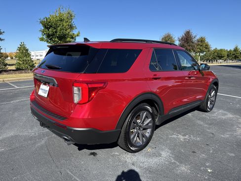Used 2023 Ford Explorer XLT w/ Equipment Group 202A image 9