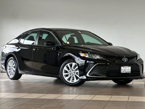 Certified 2022 Toyota Camry LE FWD image 2