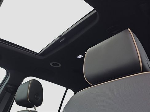 Used 2023 Chevrolet Traverse Premier w/ Redline Edition image 8