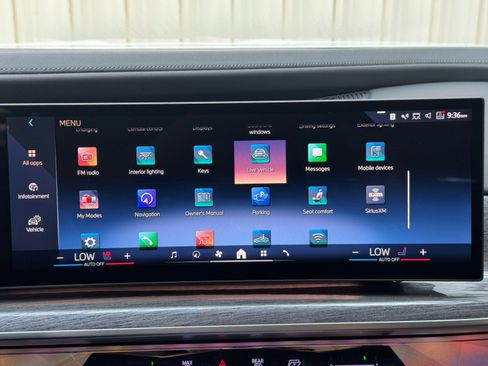 Used 2023 BMW i7 xDrive60 w/ Executive Package 2 AWD/4WD image 31