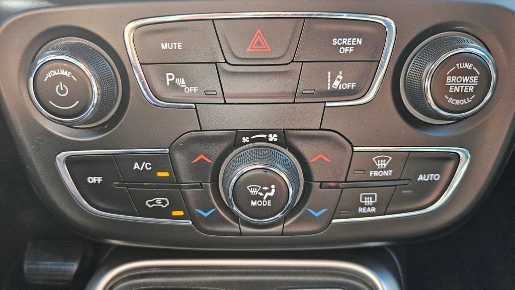 Used 2017 Jeep Compass Latitude w/ Popular Equipment Group AWD/4WD image 39