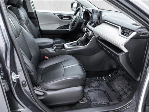 Used 2019 Toyota RAV4 XLE image 25
