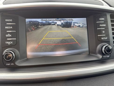 Used 2019 Kia Sorento LX image 15