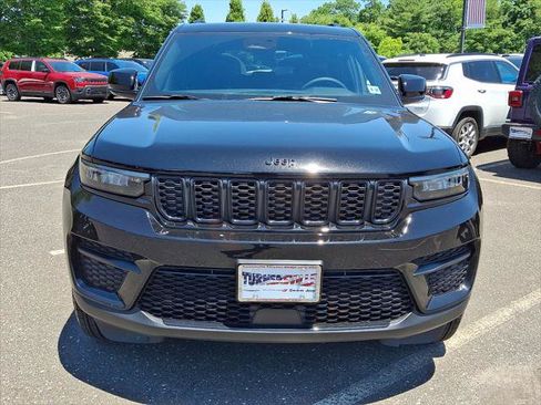 Certified 2025 Jeep Grand Cherokee Altitude AWD/4WD image 8