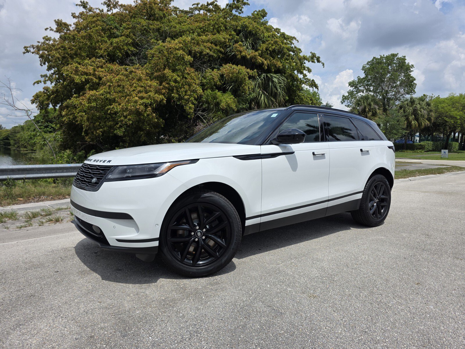 Used 2026 Land Rover Range Rover Velar S AWD/4WD image 1