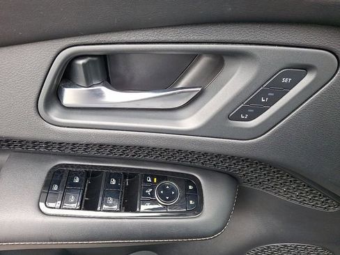 Used 2024 Nissan Ariya AWD image 13