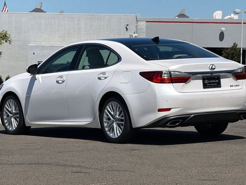 Used 2016 Lexus ES 350 w/ Luxury Package w/Wood Trim FWD image 7
