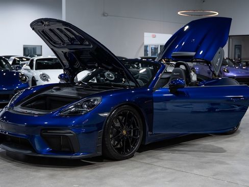 Used 2020 Porsche 718 Boxster Spyder RWD image 34
