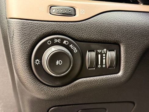 Used 2016 Jeep Cherokee Latitude w/ Cold Weather Group image 26