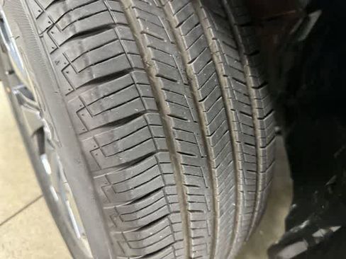 Used 2025 Nissan Rogue SV image 28