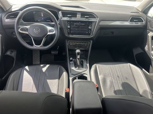 Certified 2022 Volkswagen Tiguan SE FWD image 12