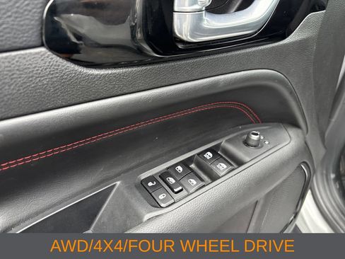 Used 2025 Jeep Compass Trailhawk AWD/4WD image 11