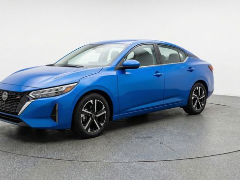 Used 2025 Nissan Sentra SV image 3