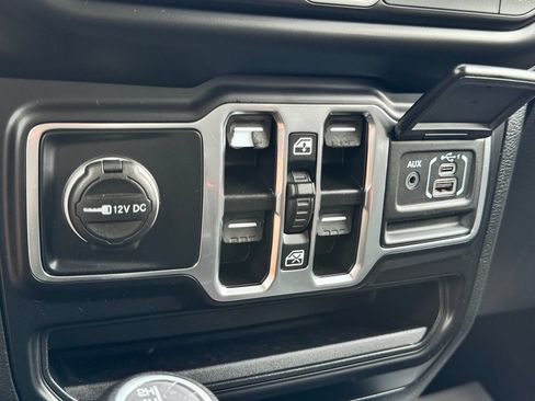 Used 2021 Jeep Wrangler Unlimited Sahara w/ Uconnect 4C Nav & Sound Group AWD/4WD image 25