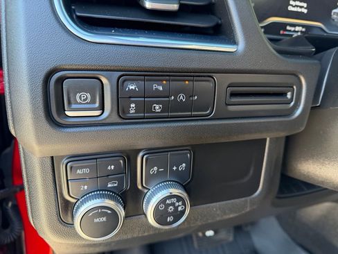 Used 2023 GMC Yukon SLT w/ SLT Luxury Package image 20