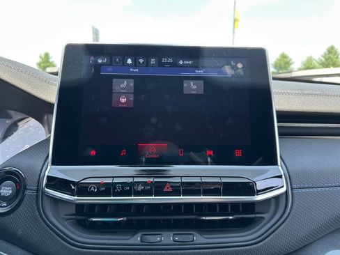 New 2025 Jeep Compass Latitude w/ Altitude Special Edition image 34