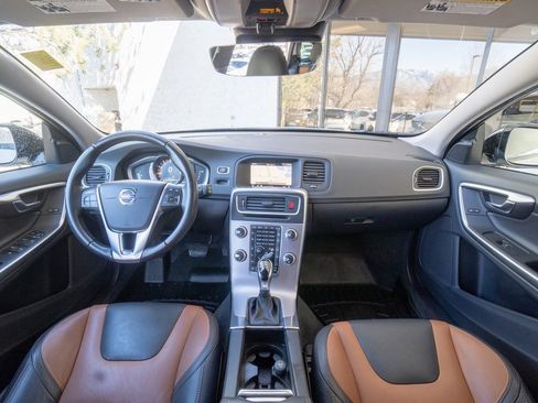 Used 2018 Volvo V60 T5 Cross Country w/ Convenience Package image 15