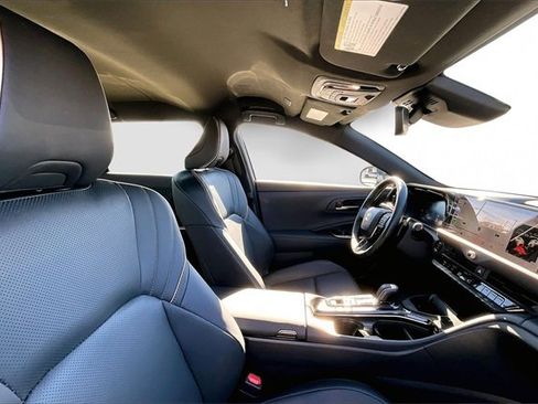 Used 2025 Toyota Crown Signia image 27