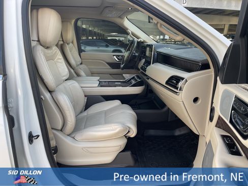 Used 2021 Lincoln Navigator Reserve w/ Luxury Package image 19