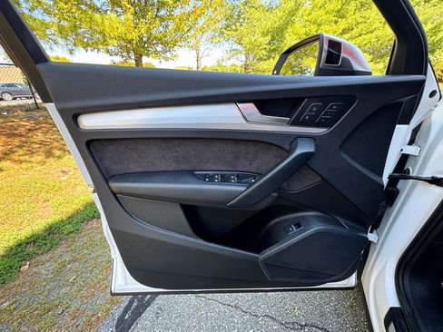 Used 2018 Audi SQ5 Premium Plus w/ Navigation Package image 16