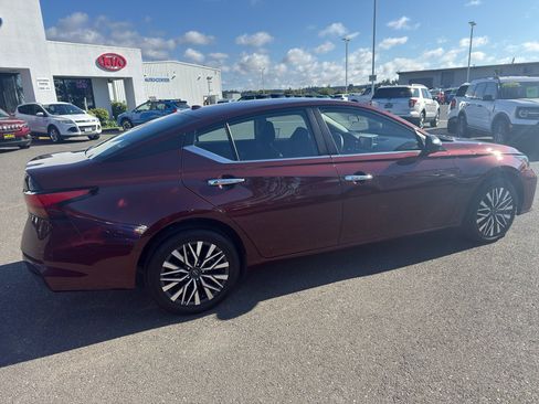 Used 2025 Nissan Altima 2.5 SV AWD/4WD image 6