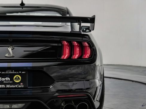 Used 2021 Ford Mustang Shelby GT500 w/ Carbon Fiber Track Pack RWD image 14