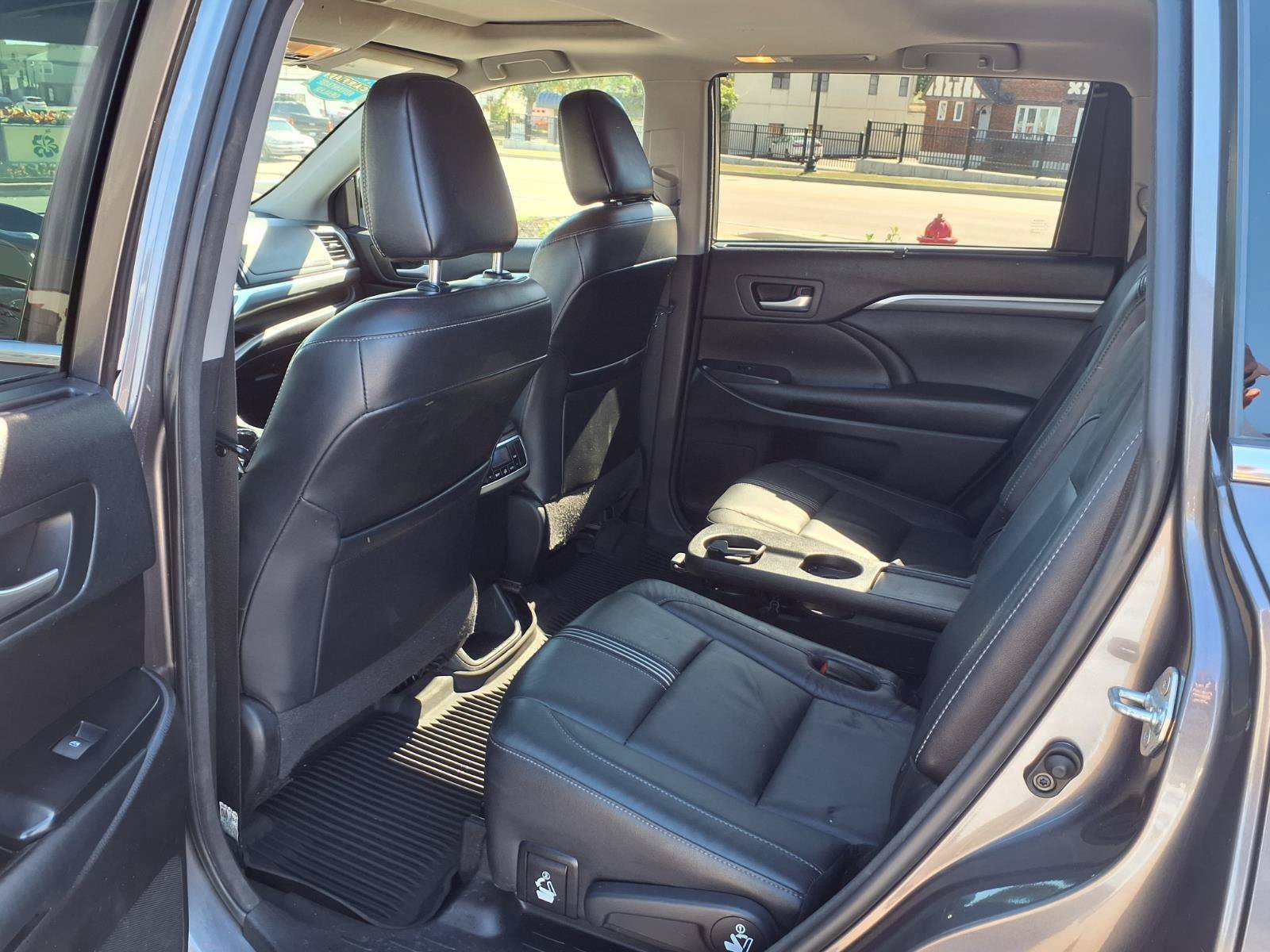 Used 2018 Toyota Highlander SE AWD/4WD image 20