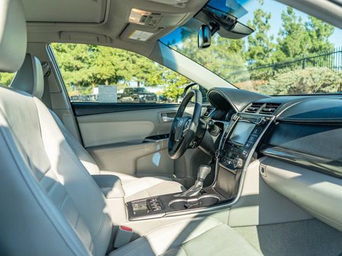 Used 2016 Toyota Camry XLE w/ Moonroof Package FWD image 13