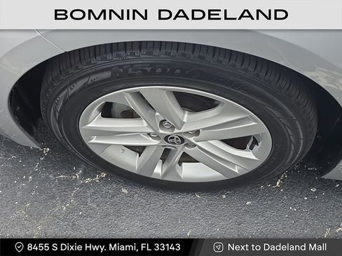 Used 2022 Toyota Corolla SE image 9